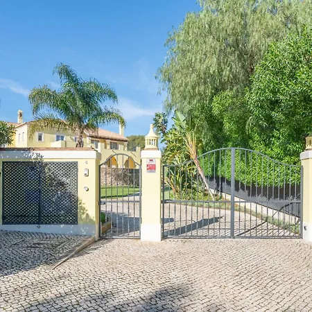 Amarela - Luxurious 5 Bedroom In Hotel