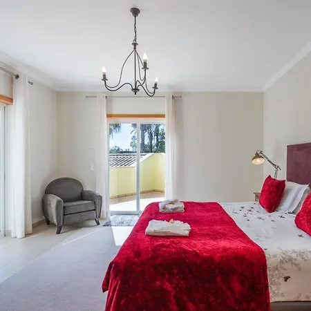 Hotel Amarela - Luxurious 5 Bedroom In 4*