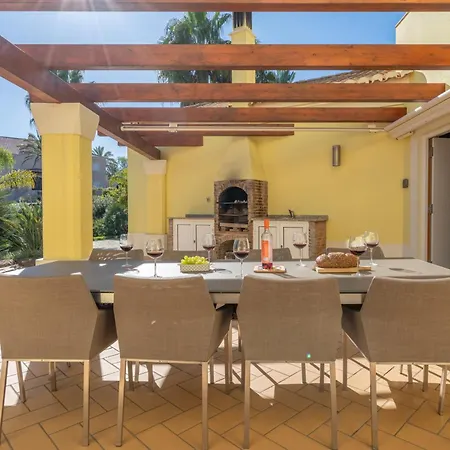 Amarela - Luxurious 5 Bedroom In 4*