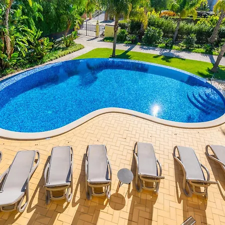 Amarela - Luxurious 5 Bedroom In Отель 4*