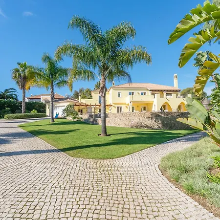 Hotel Amarela - Luxurious 5 Bedroom In 4*