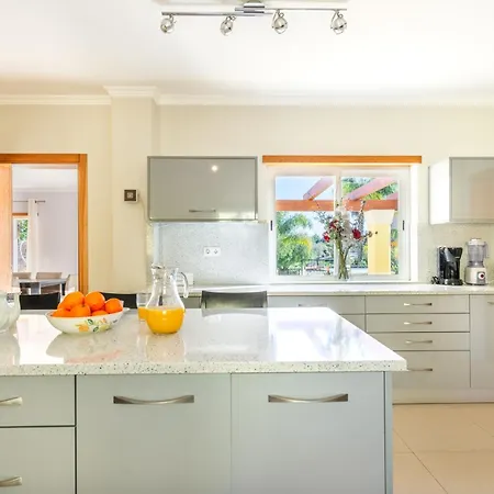 Amarela - Luxurious 5 Bedroom In 4*