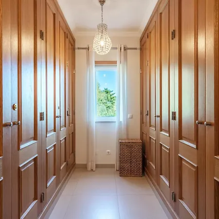 Amarela - Luxurious 5 Bedroom In Hotel