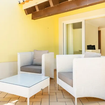 Amarela - Luxurious 5 Bedroom In Hotel 4*