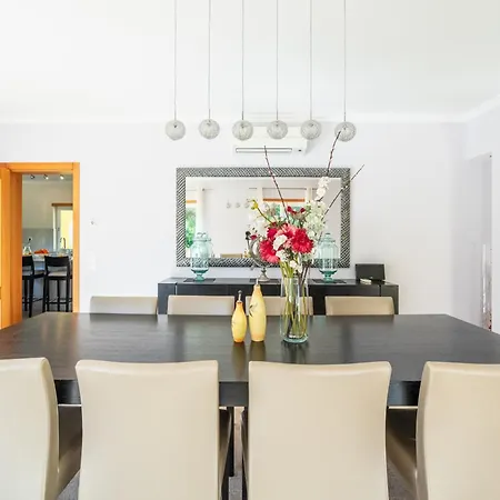 Amarela - Luxurious 5 Bedroom In 4*
