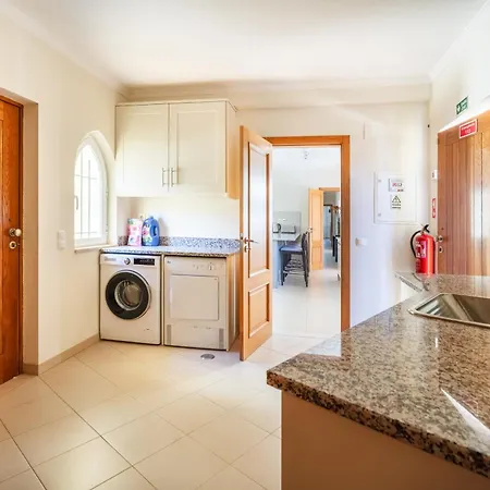 Amarela - Luxurious 5 Bedroom In Hotel Lagos