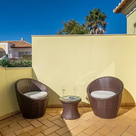 Amarela - Luxurious 5 Bedroom In Hotel