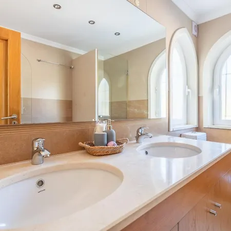 Amarela - Luxurious 5 Bedroom In 4*