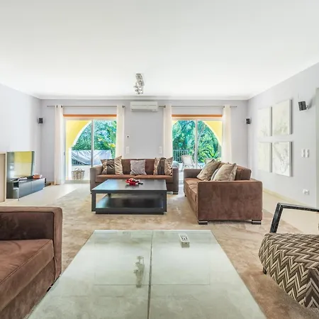 Amarela - Luxurious 5 Bedroom In Отель 4*
