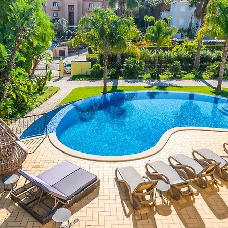 Amarela - Luxurious 5 Bedroom In