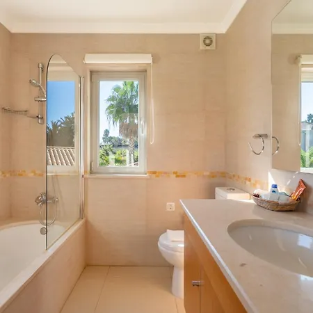 Amarela - Luxurious 5 Bedroom In 4* Лагуш