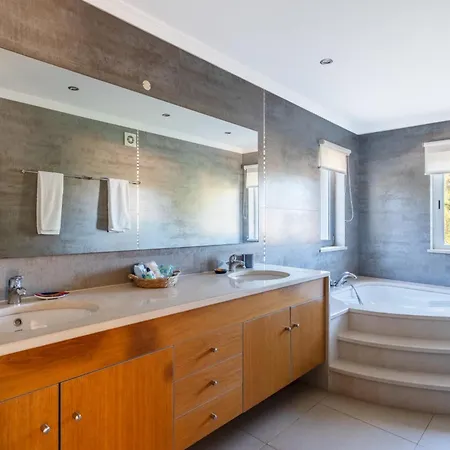 Amarela - Luxurious 5 Bedroom In 4*