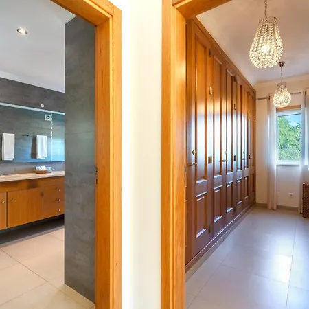 Amarela - Luxurious 5 Bedroom In Hotel 4*